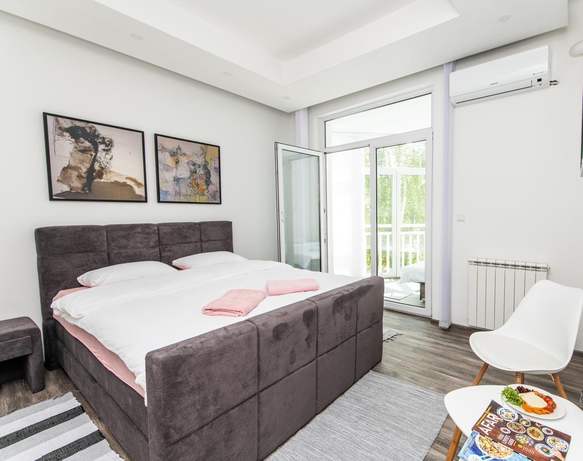 Modern Apartment In The Heart Of The City Center! Sarajevo Esterno foto